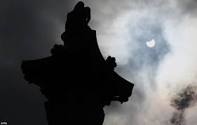 Outside the path of annularity, the regions indicated will have a partial solar eclipse. Huktmawxj9q4sm