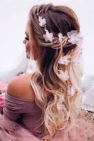 24 Chic Hairstyles For Prom To Let You Be Amazing Hair Styles Prom Hair Chic Hairstyles