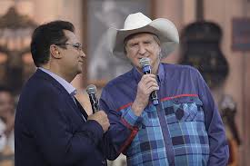 De acordo com o cantor, suas botas estavam sujas de barro e isso poderia sujar sua sala toda, o que… Geraldo Luis Faz Homenagem Especial Ao Cantor Sergio Reis Tnh1