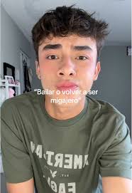 Baile adictivo y maquillaje vampiro para hombres