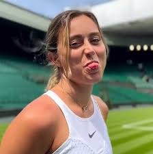 Tongue out from beautifull Paula Badosa 😛😄