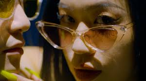 Zoe衛柔伊【Classy Bitch】 ft. C Grass｜MV #2022 ​導演｜ Wula &  黎明技術學院MV工作坊學員製片｜涂以珈攝影師｜王亭惠、張翊、王曼禎燈光師｜陳雷公