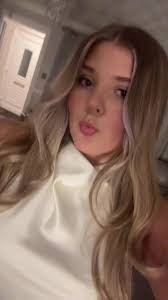 Leah Mcleod's Instagram, Twitter & Facebook