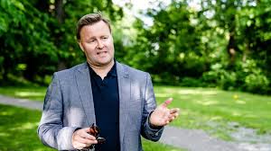 Espen rostrup nakstad er gjest i første episode av podkasten lytteren, der han intervjues av kristopher schau Espen Rostrup Nakstad Sommer Og Vinter I P2 Nrk Radio