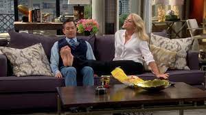 Busy Philipps, Barefoot, The Odd Couple S3E10 - YouTube
