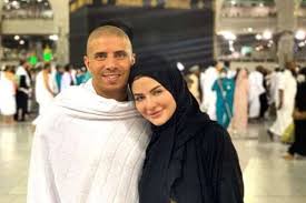 الشحات وزوجته حسين الشحات فى معسكرالمنتخب استعدادا لمباراة البرتغال الودية حسين الشحات وأولاده Ø¥Ø·Ù„Ø§Ù„Ø© Ø¬Ø±ÙŠØ¦Ø© Ù„Ø²ÙˆØ¬Ø© Ù…Ø­Ù…Ø¯ Ø²ÙŠØ¯Ø§Ù† ÙÙŠ Ø¹ÙŠØ¯ Ù…ÙŠÙ„Ø§Ø¯Ù‡Ø§ Ø§Ù„Ù…ØµØ±ÙŠÙˆÙ†