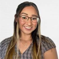 Alexis Mackay's Instagram, Twitter & Facebook