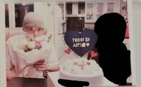 معجبو إكسو جمعوا أدلة يزعمون أنها تثبت أن صور تشانيول مفبركة ومستخدمو الإنترنت ردوا عليهم بأدلة أخرى يزعمون أنها تثبت أن الصور حقيقية آسي cake birthday humor