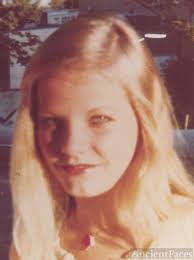 Lucinda Lynn's Instagram, Twitter & Facebook