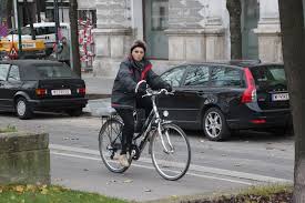 Minorii au condus biciclete pe drumurile publice fără a avea acest drept, iar unele persoane adulte au condus bicicleta sub influența alcoolului constituind adevărate pericole pentru siguranța rutieră. Despre Propunerea Legislativa Pentru Cod Rutier Batesaua