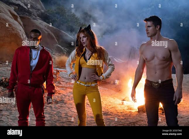 THE BABYSITTER: KILLER QUEEN, from left: Andrew Bachelor, Bella Thorne,  Robbie Amell, 2020. ph: Tyler Golden / © Netflix / Courtesy Everett  Collection Stock Photo - Alamy