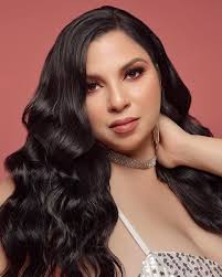 Veronica Castle's Instagram, Twitter & Facebook