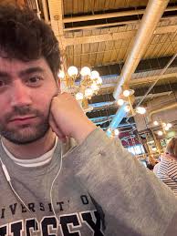 Just a lad who can't go home till after six, hopping in for a cheeky pint.  Feeling very dead so the nectar is a dream rn. Table 51, The London and  Northwestern