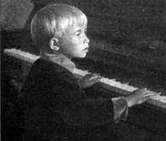 The name of alexandra pakhmutova is known for everyone grown up in the former soviet union. Aleksandra Pahmutova 1930 E Gody Pahmutova Aleksandra Nikolaevna Vikipediya Muzyka Aleksandrit Opera