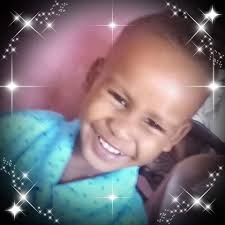 الأختان كارمن ولوبيتا أندرادي (22 عاما)، ملتصقتان على طول منطقة الصدر،  ولديهما ذراعان، ورئة لكل منهما، فيما تتحكم كل منهما بساق واحدة، إلا أن هذا  لم يمنع كارمن من البحث عن شريك