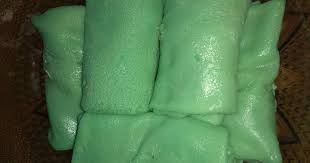 Biasanya kulit dadar gulung berwarna hijau karena diberi pewarna alami dari daun suju. 60 Resep Dadar Gulung Pandan Wangi Enak Dan Sederhana Ala Rumahan Cookpad