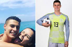 El ondaorreta juega actualmente en el athletic club de bilbao. Chelsea Sign 72m Goalie Kepa Arrizabalaga Here S His Stunning Girlfriend Daily Star
