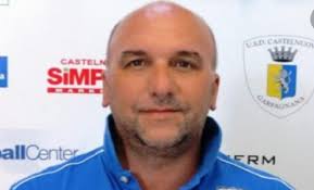 Sono PRIMI in CLASSIFICA, ma cambiano ancora l'ALLENATORE