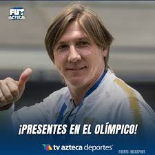 ¡Dos históricos presentes!😎, El Doctor Miguel Mejía Barón y Leandro  Augusto listos para ver el partido de Pumas contra León en el Olímpico  Universitario., ¿Se les extraña en el terreno de juego? ⚽️, ...