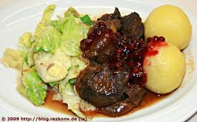 Wildschweingulasch Mit Wirsing Und Preiselbeeren Wildgulasch Filetsteak Rezepte Essensrezepte
