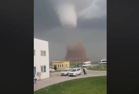 Romania, a country famous for its beautiful landscapes, rich history and awesome people. Video Cum S A Format Tornada De La Drajna È™i Ce VitezÄƒ A Avut Vantul Meteorolog Vorbim De O Super CelulÄƒ Ce S A Intamplat Acolo Hotnews Mobile