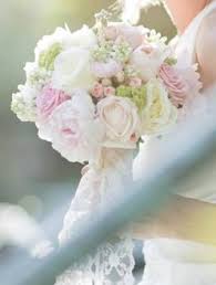 Wunderschoner Brautstrauss Mit Rosen Und Hortensien Blumenstrauss Hochzeit Hochzeit Strauss Und Brautstrausse