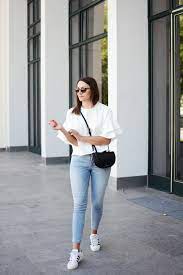 I was wearing a tee, my favorite jeans, and flats. Outfit Basic Amazed