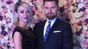 Cata vreme a fost casatorita cu medicul cornel brotac, solista a preferat sa stea departe de lumina. G3n Egey1cbxmm