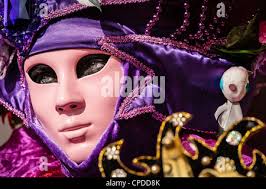 Portrait de la jeune femme maquillage et masqué comme dia des los muertos  style, tradition mexicaine, jour des morts, peinture du corps Photo Stock