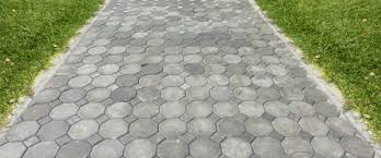 Une allée de jardin en pavés répond à une grande diversité d'usages. Quel Prix Pour La Pose De Paves Autobloquants Allojardin Com