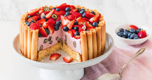 erdbeer charlotte mit blaubeeren leicht und lecker die besten backrezepte mit gelinggarantie rezept kuchen und torten rezepte einfach backen kuchen und torten