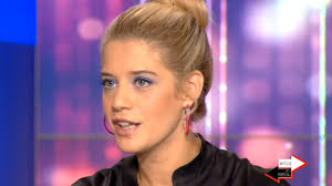 Η γνωστή ηθοποιός έφερε στον κόσμο ένα υγιέστατο. Tzenh 8ewna Celebrities Eidhseis Yupiii Gr