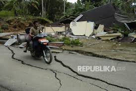 Jul 01, 2021 · tanggamus diguncang gempa lebih dari 5 kali hari ini, belum ada laporan kerusakan kamis, 1 juli 2021 12:11 sejak kamis 1 juli 2021 pagi, tanggamus diguncang gempa bumi beberapa kali hingga menjelang siang ini. Rentetan Gempa Bumi Di Wilayah Indonesia Hari Ini Republika Online