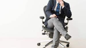 椅子に座るとき、足を組むのが習慣の人は要注意！体への影響と意識したい改善策 | EXGEL SEATING LAB エクスジェル シーティングラボ |  株式会社 加地