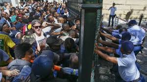 The areas include bloekombos, wallacedene and kraaifontein cbd, khayelitsha, bardale in mfuleni, wesbank in delft and kraaifontein. South African Students Clash With Police Near Parliament Bbc News