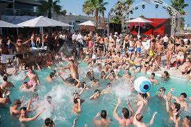 Pool party! is a song by american band the aquabats which appears on their 2000 album myths, legends and other amazing adventures, vol. Pool Party Barcelona The Home Of The Barcelona Pool Party