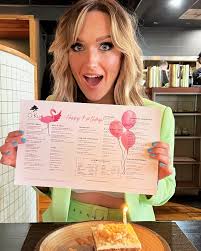 Let's get down to business 📸 @jhs.photo • #photoshoot #makeup #portrait  #portraitvision #boudoirmodel #moodygrams #instagood #wlyg #likeforlikes  #nashville #nashvillemodel #scoutme #instafashion #style #fashion #paige