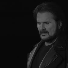 ¿Quien sabe la historia de esta canción?, Allí se comprende porque ella lo  llama Bastardo 🫢