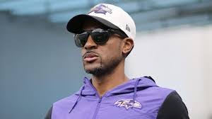 Martin Lamar's Instagram, Twitter & Facebook