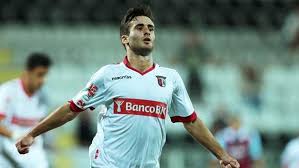 El atacante portugués rafa silva del sporting braga está a punto de fichar por el benfica por 15 millones de euros, una cifra que convertiría el fichaje en el más caro de la historia en portugal. Rafa Silva Blindado Por 25 Milhoes Sp Braga Jornal Record