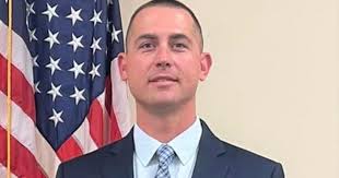 Chief sheriff's deputy signs