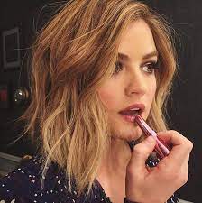 Lucy Hale S Perfect Wavy Bob Hair Styles Short Hair Styles Strawberry Blonde Hair