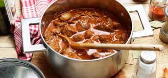 Mit Diesem Rezept Wird Dir Ein Gulasch Klassisch Gelingen Wie Den Kochprofis Denn Das Gulasch Aus Rindfleisch Ist E In 2020 Gulasch Zubereiten Gulasch Rindergulasch