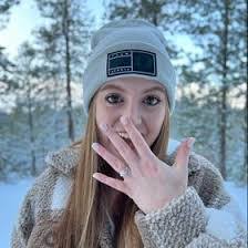 Alexis Lofton's Instagram, Twitter & Facebook