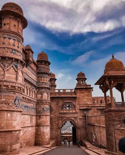 Samudra Mahal at worli mumbai. A lost palace by the sea of scindias of gwalior. #gwalior #scindia #samudra #mahal #worli #mumbai https://gwaliorplus.com/samudra-mahal-at-worli-mumbai-a-lost-palace -of-gwalior-by-the-sea/