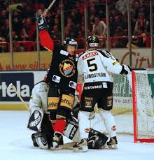 He also starred for several years in his native sweden. Nhl Spelaren Som Blev Forbundskapten Old School Hockey Johan Garpenlov Hockeysverige Mer Av Sporten Du Alskar