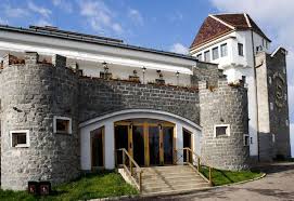 Hotelul castel dracula este poziţionat în pasul tihuta din munţii bârgăului, în piatra fantanele, la 1116 m. Hotel Castel Dracula Piatra Fantanele Bistrita Romania Romania Castel Castle