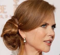 Se avete i capelli lunghi o i capelli medi, le acconciature per natale e capodanno non sono un dettaglio di poco conto per il vostro hair look delle feste, tanto vale pensarci per tempo. Acconciature Eleganti Capelli Medi Capelli Fashion