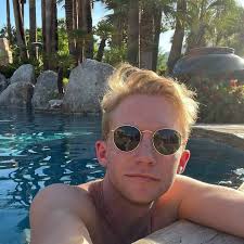 Alex van der Johnson (Hoek) (@alexvanderhoek) • Threads, Say more