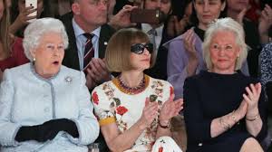Resulta ser que la familia real británica tiene bastantes parientes entre los famosos. 5 Secretos De La Reina Isabel Ii De Inglaterra Develados Por Su Modista Angela Kelly Bbc News Mundo